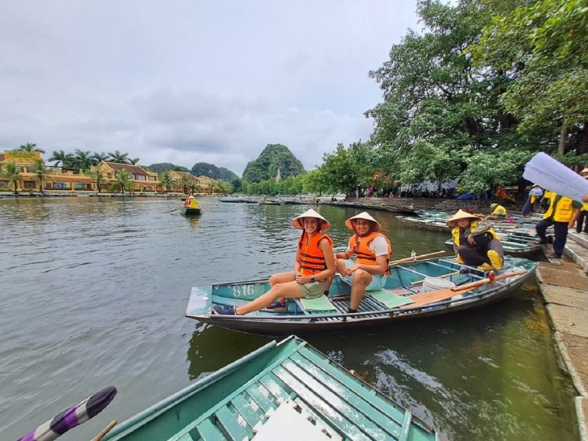 Hanoi: Ninh Binh, Hoa Lu, Tam Coc and Mua Cave Day Trip - Lunch beside the Tam Coc river