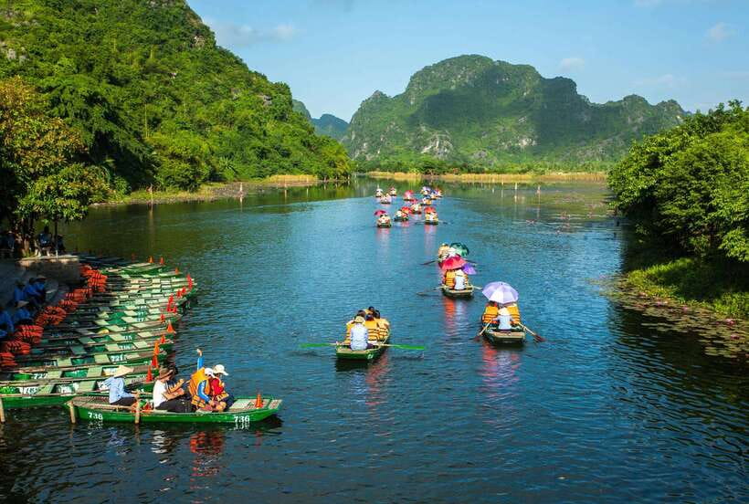 Hanoi: Ninh Binh, Trang An, Mua Cave and Bai Dinh Pagoda - The morning ride from Hanoi’s Old Quarter