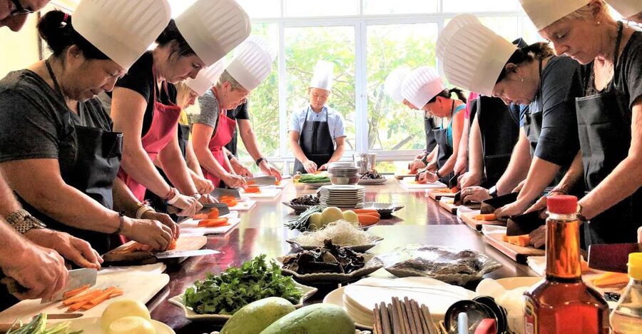 Hanoi: Old Quarter Market Tour and Cooking Class with Meal - Key points to know before booking