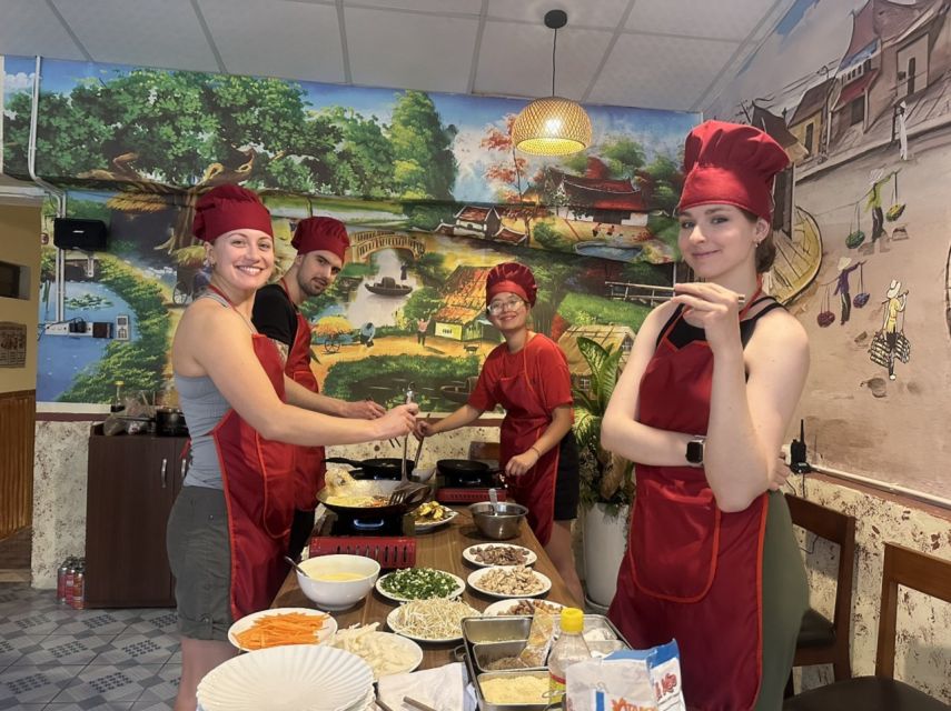 Hanoi: Old Quarter Market Tour and Cooking Class with Meal - Seeing Hanoi through a local wet market