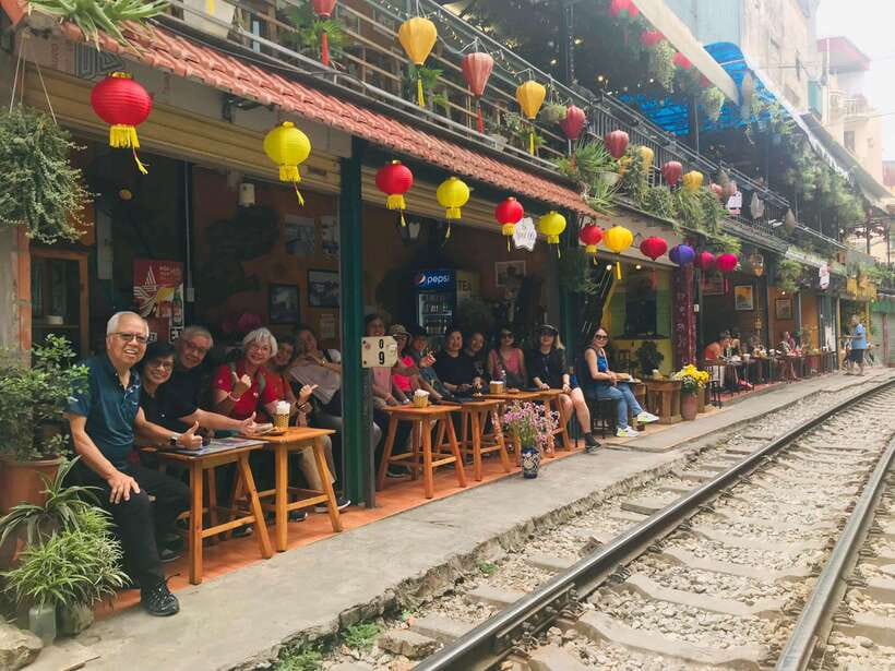 Hanoi: Old Quarter Street Food Tour with 12+ Tastings - Why the guide makes the food better