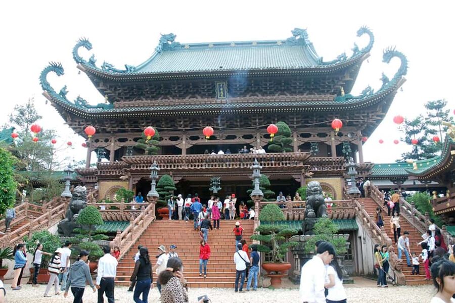 Hanoi: Perfume Pagoda - Yen Stream Boat Ride, Lunch & Cave - Guides, group size, and the feel of the day