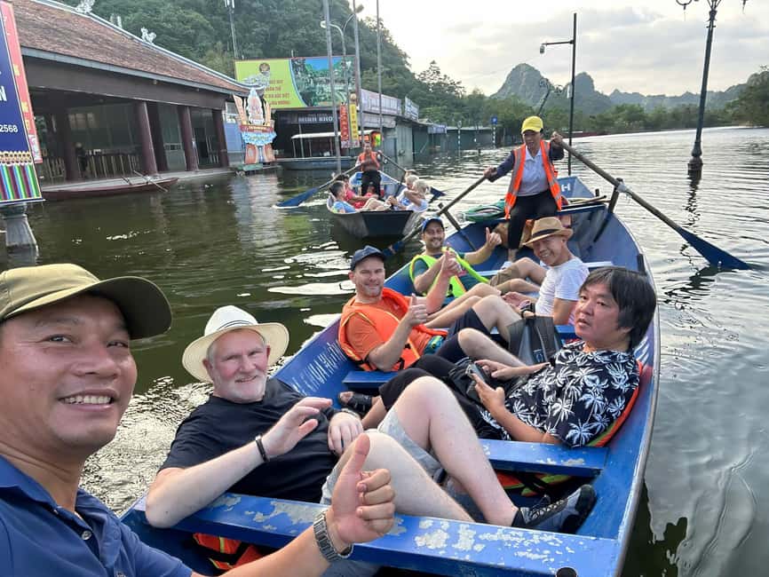 Hanoi: Perfume Pagoda - Yen Stream Boat Ride, Lunch & Cave - Lunch at a local restaurant