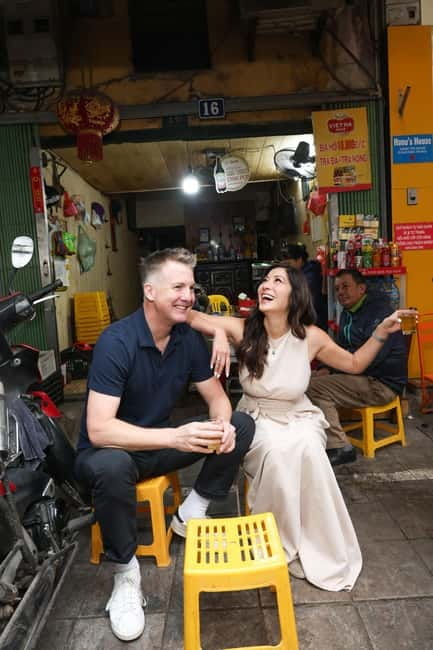 Hanoi Private Photoshoot – Iconic Spots & Hidden Gems - Hoan Kiem Lake and Hanoi’s open space