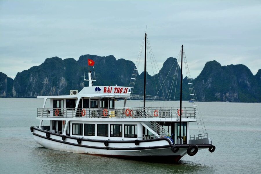 Hanoi: Roundtrip Halong Bay Islands, Caves, Kayaking & Lunch - Key points to know before booking