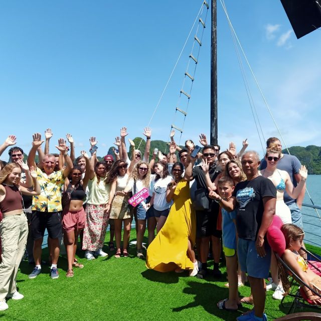 Hanoi: Roundtrip Halong Bay Islands, Caves, Kayaking & Lunch - Sung Sot Cave on Bo Nau Island