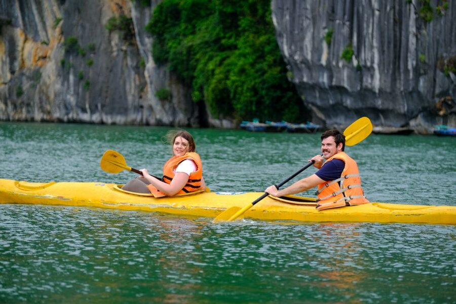 Hanoi: Roundtrip Halong Bay Islands, Caves, Kayaking & Lunch - What the boat and group experience are like