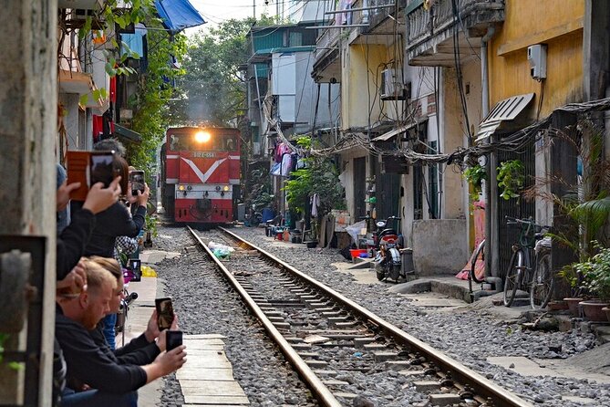Hanoi Street Food Adventure: Train Street & Local Delights - Two hours and 40 minutes of Old Quarter food