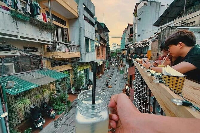 Hanoi street food walking and train street visit - Starting in Hoan Kiem at 6:00 pm