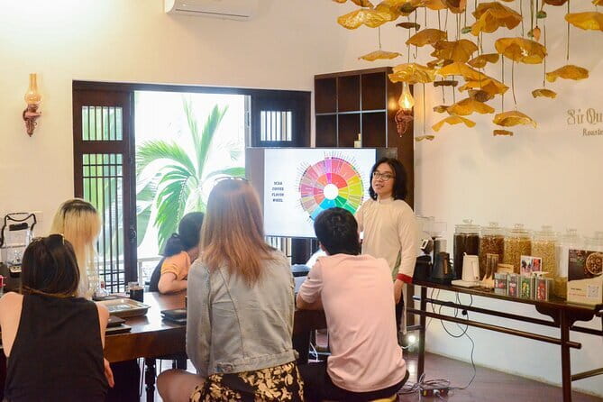Hanoi Tea Workshop: Specialty Fresh Lotus Tea from West Lake - Seeing how fresh lotus becomes tea fragrance