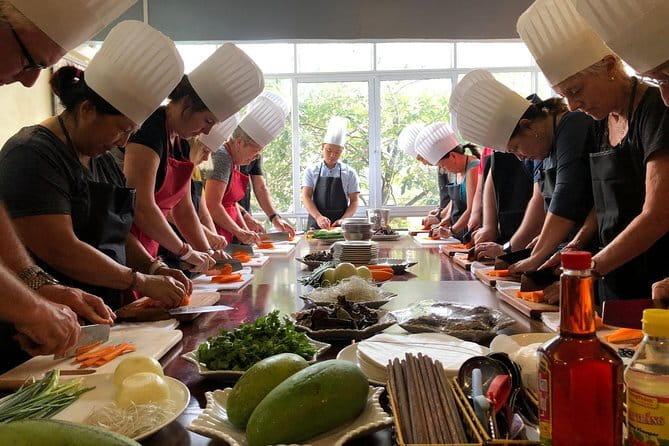 Hanoi Tea Workshop: Specialty Fresh Lotus Tea from West Lake - A quiet form of Hanoi culture