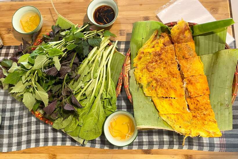 Hanoi: Vietnamese Street Food Tour with Egg Coffee - From first bite to final coffee