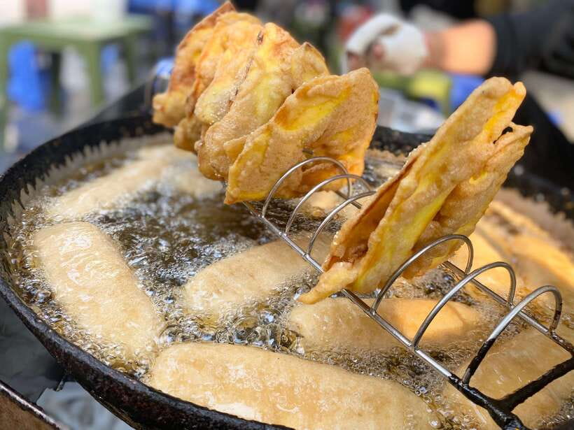 Hanoi: Vietnamese Street Food Tour with Egg Coffee - The Old Quarter between meals