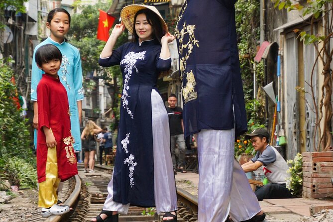 Hanoi Walking Street Food Tour with Train-Street Visit - Kem xoi: sticky rice, ice cream, and a sweet finish