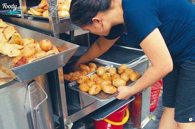 Hanoi Walking Street Food Tour with Train-Street Visit - Banh mi and the pleasure of eating on the move