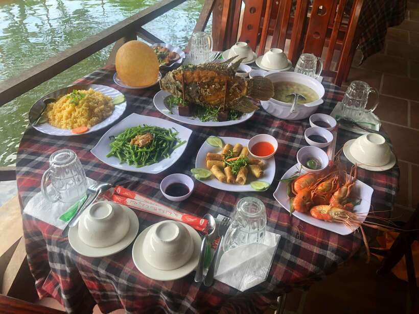 HCM: Mekong Delta Islands Boat & Tuk-Tuk Tour with Tastings - Lunch on the island