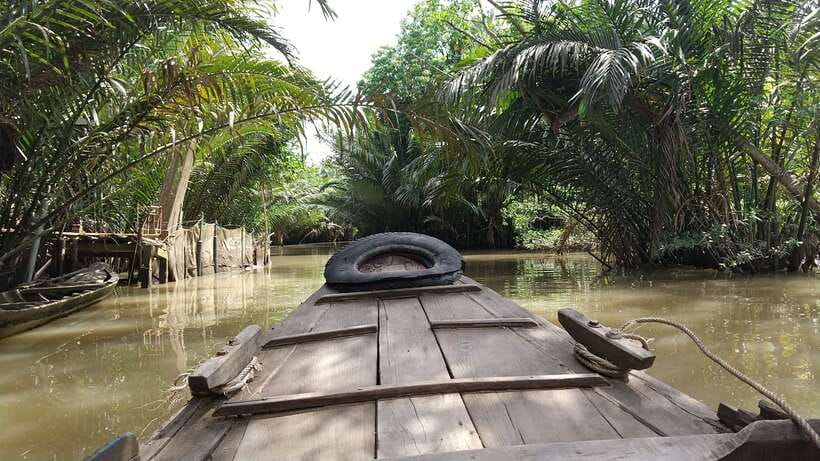HCM: Mekong Delta Islands Boat & Tuk-Tuk Tour with Tastings - Vinh Trang Pagoda and the first river crossing