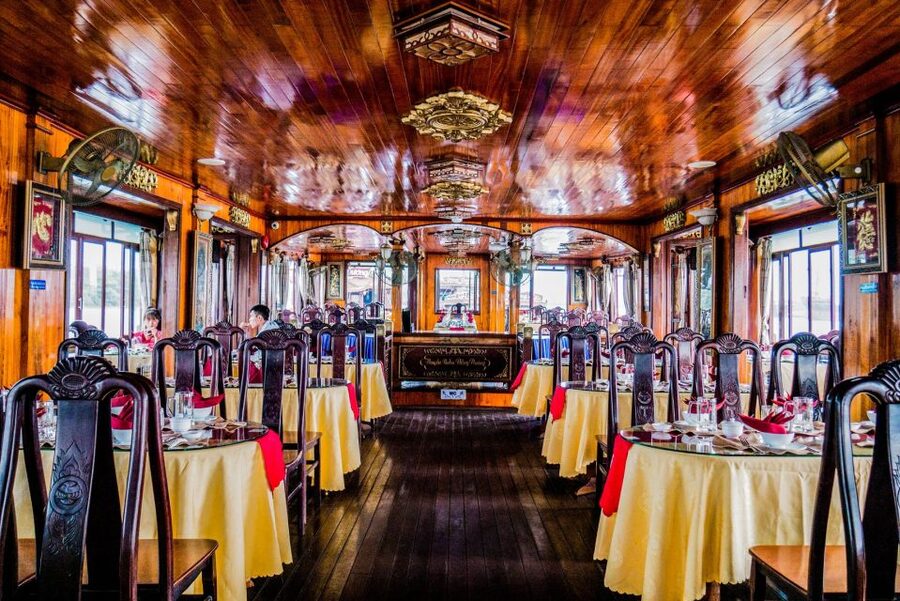 HCM: Saigon River Dinner Cruise - Guide support is practical, not theatrical