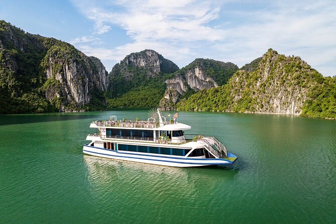 Hercules Grand Day Cruise Tour, Sung Sot Cave,Titop, Luon Cave - What the Hercules cruise is really like