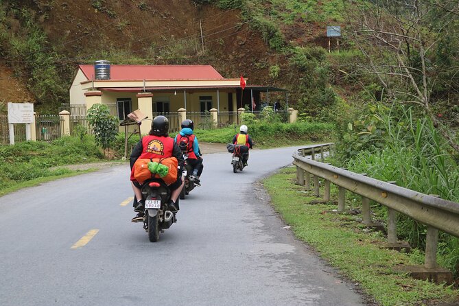 High quality Small Group 2 Day with Easy Riders + Private Room - The return through M-shaped roads and Mau Due Valley