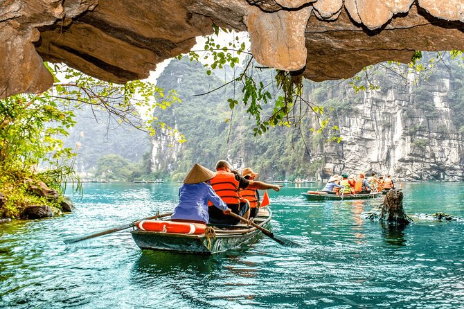 Highlight Ninh Binh Full Day Tour Tam Coc Boat, Mua Cave, Hoa Lu - Mua Cave and the almost 500-step climb