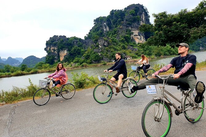 Highlight Ninh Binh Full Day Tour Tam Coc Boat, Mua Cave, Hoa Lu - How the day feels from start to finish