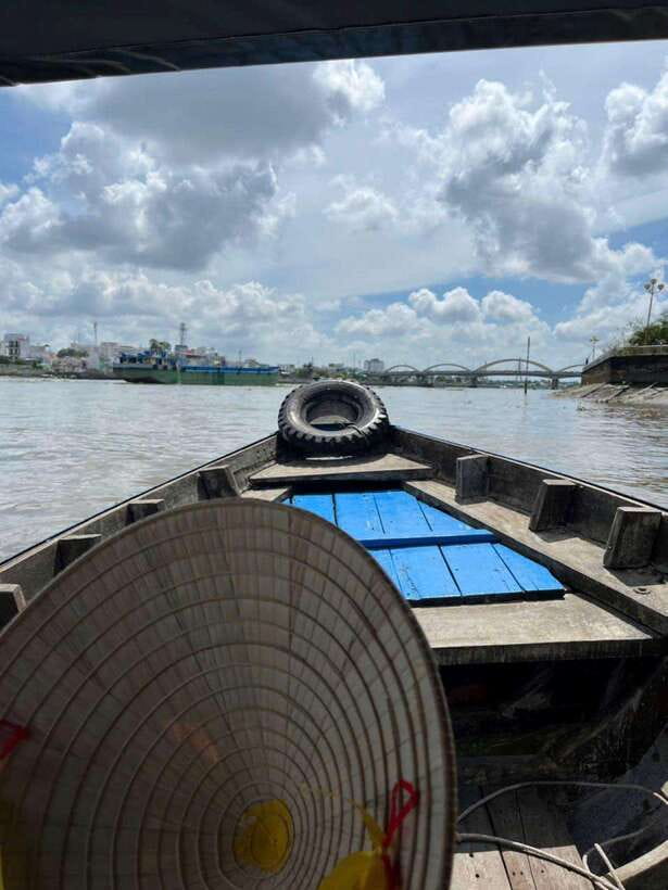 Ho Chi Minh: 1-Day Mekong Delta Tour-Floating Market & Islet - The flying menu and a generous Vietnamese lunch