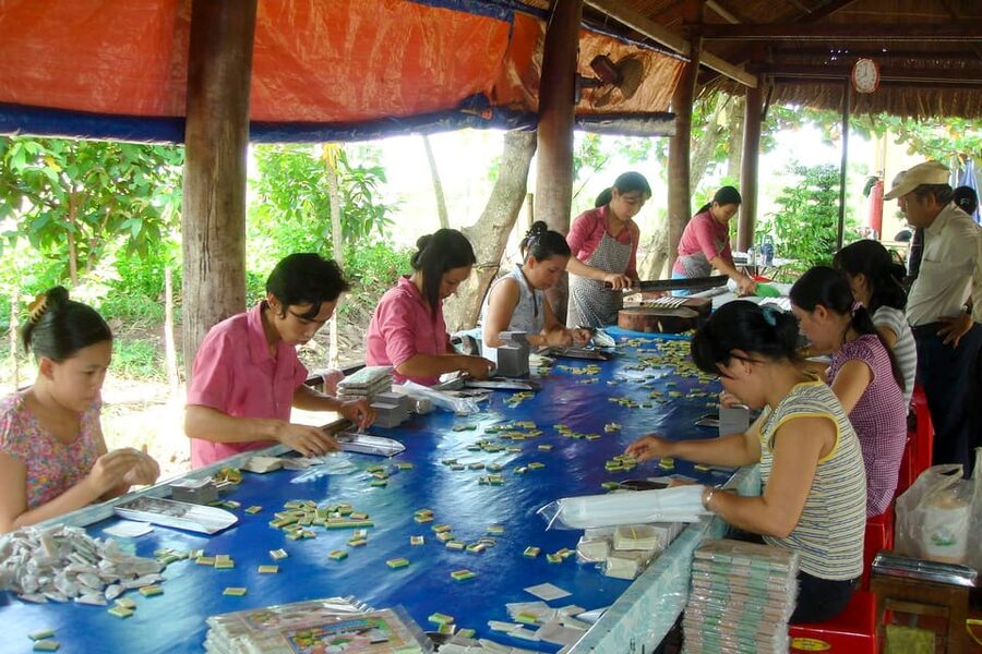 Ho Chi Minh: 3-Day Mekong Delta & Optional Exit to PhnomPenh - The packed road to Chau Doc