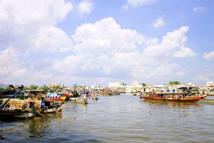 Ho Chi Minh: 3-Day Mekong Delta & Optional Exit to PhnomPenh - Floating villages and Cham heritage near Chau Doc