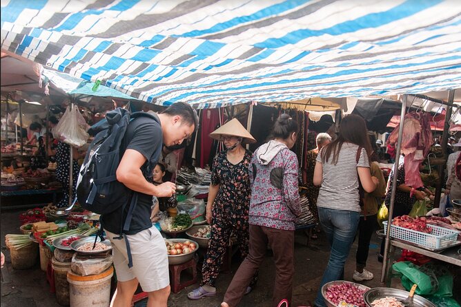 Ho Chi Minh City Motorbike Tour w Student + Safe + Fun - Chinatown and Ba Thien Hau Temple