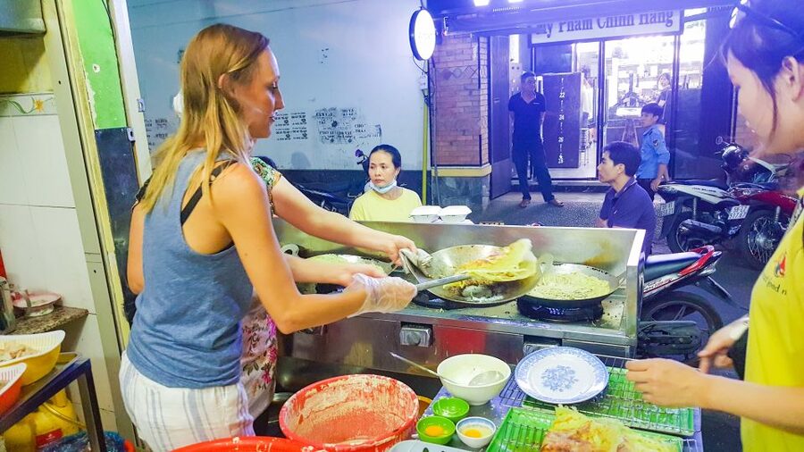 Ho Chi Minh City: Private Street Food Motorbike Tour - Seafood in District 4 and a sweet finish