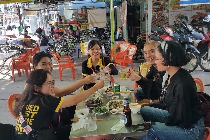 Ho Chi Minh City’s most delicious street food tour by motorbike - Stop one: grilled beef near Tôn Đức Thắng