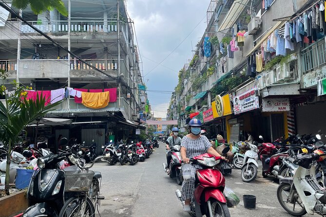 Ho Chi Minh City Sightseeing, midnight, Shopping tours by scooter - What the scooter format adds