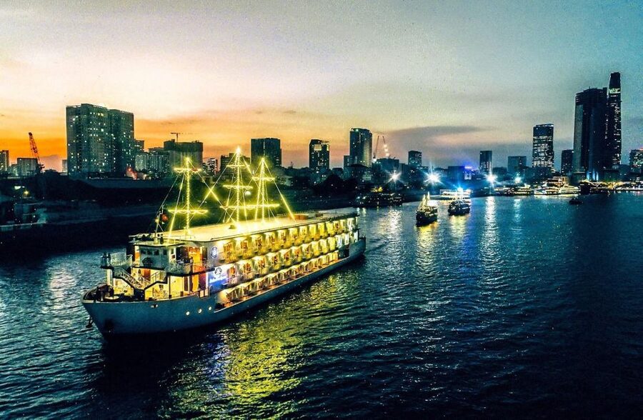 Ho Chi Minh: Private City Tour and Dinner Cruise with Buffet - Guide quality and the value of a private group