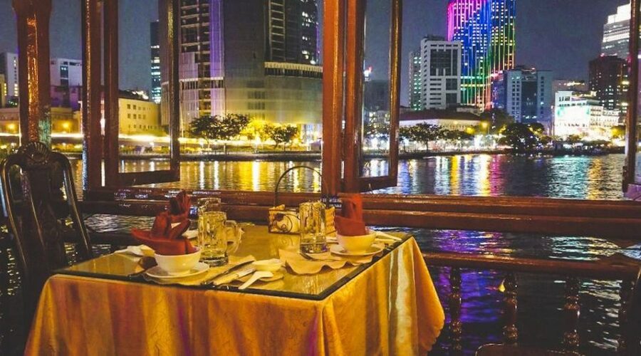 Ho Chi Minh: Private City Tour and Dinner Cruise with Buffet - The cyclo ride: a calm seat in the middle of traffic