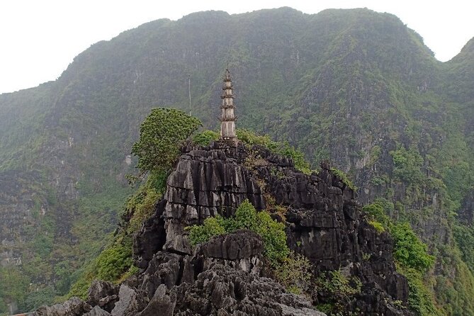 Hoa Lu - Tam Coc: Boat Trip and Bicycle Ride - Hoa Lu and the early chapters of Vietnam