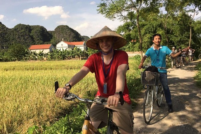 Hoa Lu - Tam Coc: Boat Trip and Bicycle Ride - Tam Coc by sampan boat