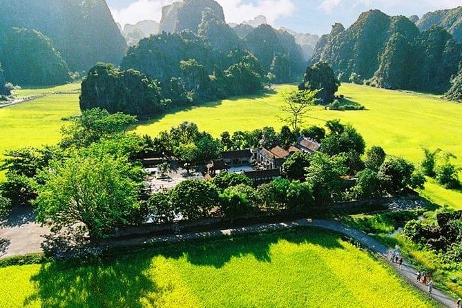 Hoa Lu Tam Coc Full-Day DELUXE Tour Including BUFFET LUNCH & River Boat Ride - Cycling and Bich Dong Pagoda