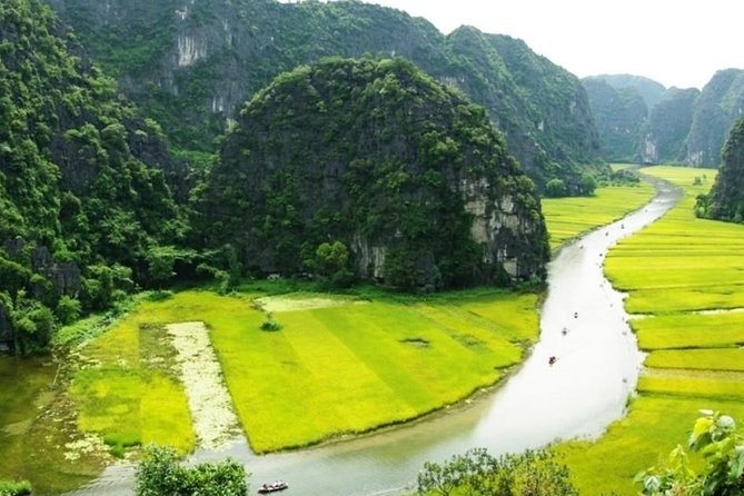 Hoa Lu Tam Coc Full-Day DELUXE Tour Including BUFFET LUNCH & River Boat Ride - Guide quality and group rhythm