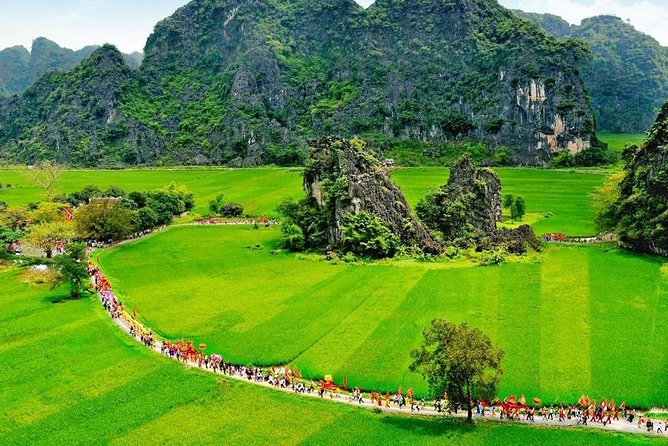 Hoa Lu Tam Coc Full-Day DELUXE Tour Including BUFFET LUNCH & River Boat Ride - Hoa Lu temples and the story of Vietnam’s first capital