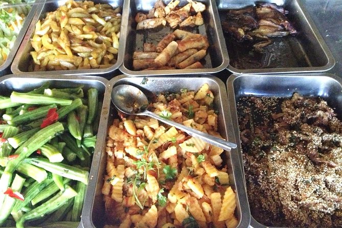 Hoi An at Sunset: Authentic Local Street Food Tour - Cao lau or chicken rice in the Old Town