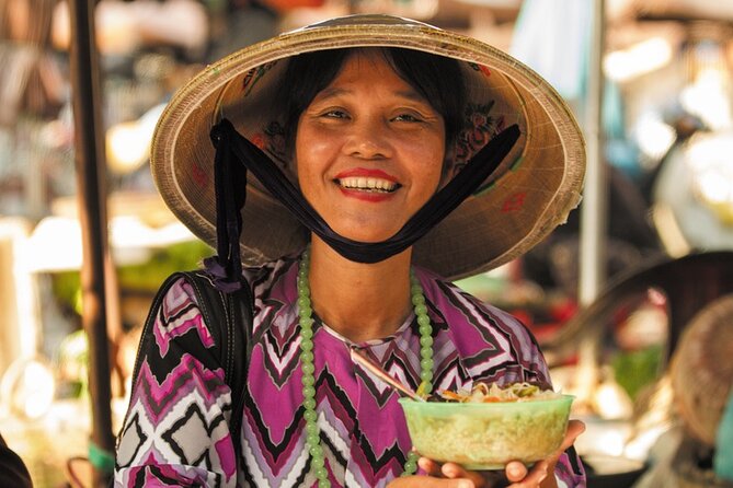 Hoi An at Sunset: Authentic Local Street Food Tour - What the guide adds to the meal