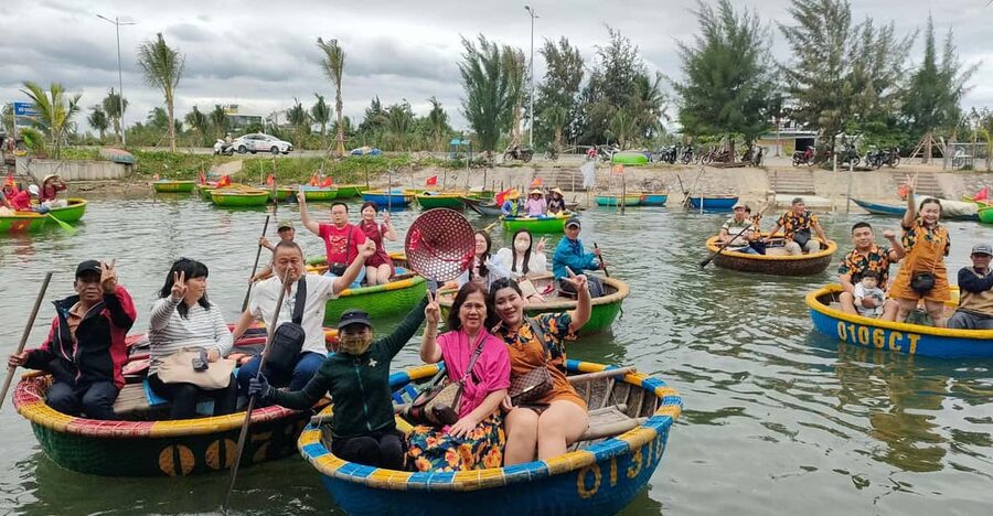 Hoi An: Basket Boat Ride in the Coconut Forest - Crab fishing and local net casting
