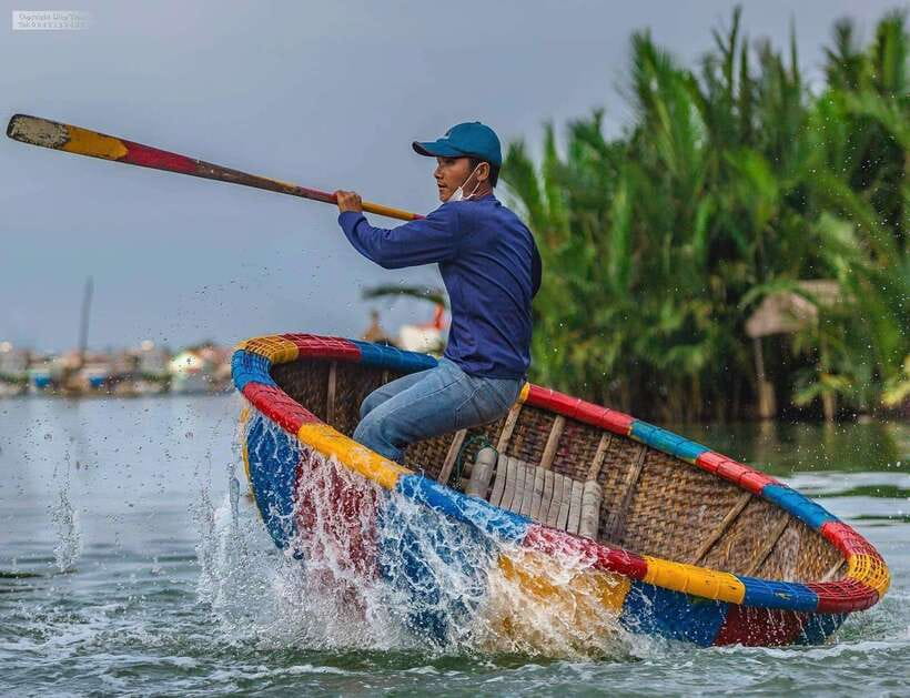 Hoi An: Coconut Basket Boat Ride by Hangcoconut - Trying crab fishing and local techniques