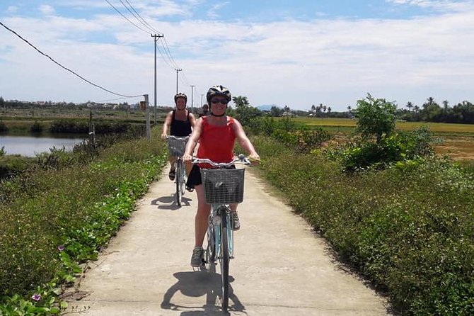 Hoi An Countryside Biking Tour(Vegetable village -basket boat - fishing village) - Tra Que turns sightseeing into participation