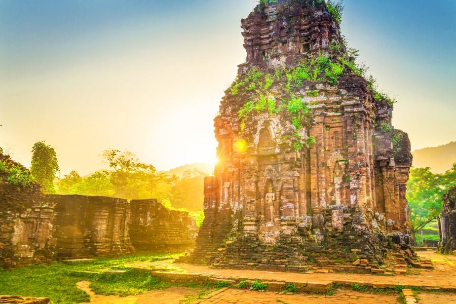 Hoi An/Da Nang: My Son Afternoon tour: Banh my and Cruise - Walking through the temple ruins