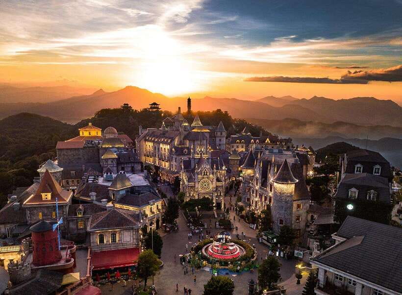 Hoi An: Full-day Ba Na Hills & Amazing Golden Bridge - The guide can make a crowded day easier