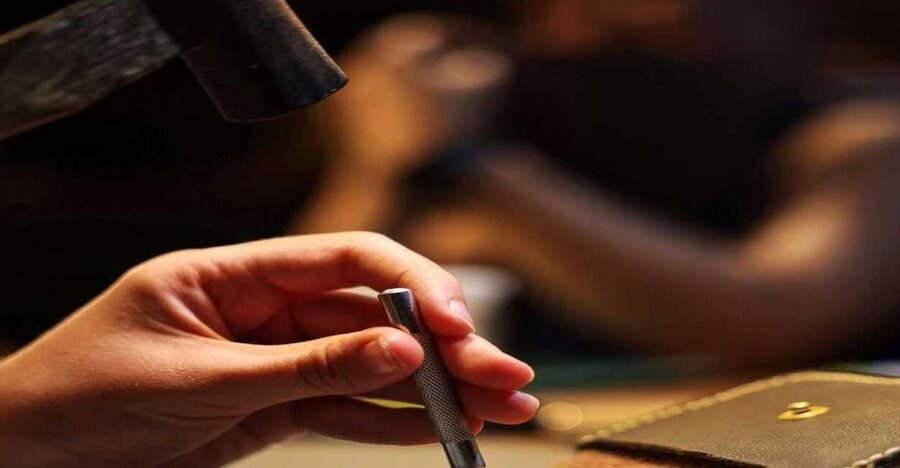 Hoi An: Handmade Leather Crafts Workshop (Starter Course) - Arriving at 98 Hung Vuong Street