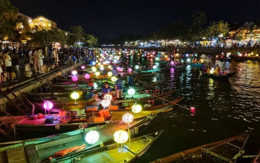 Hoi An : Hoai River Boat Trip by Night and Floating Lantern - Price, cancellation, and practical details