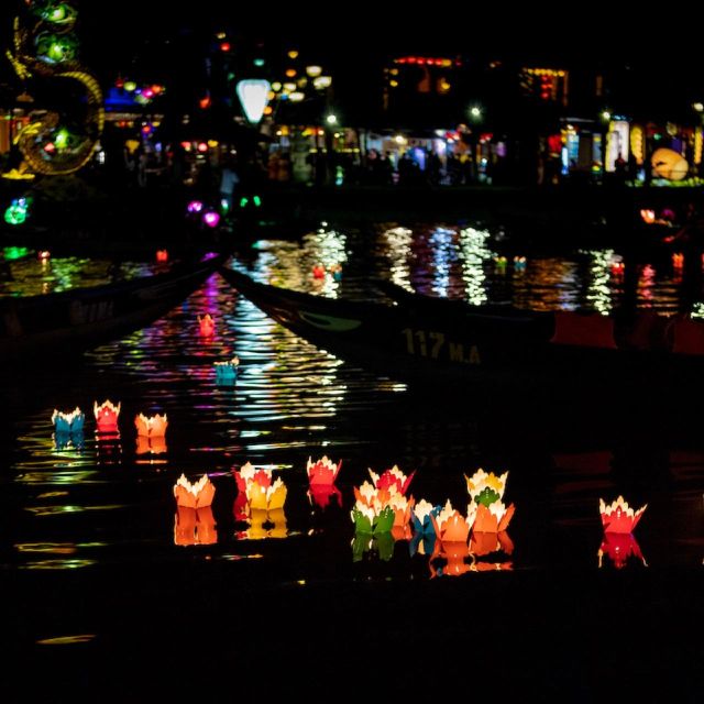 Hoi An : Hoai River Boat Trip by Night and Floating Lantern - What this Hoi An night boat ride is really like